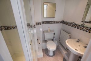 En-suite Shower- click for photo gallery